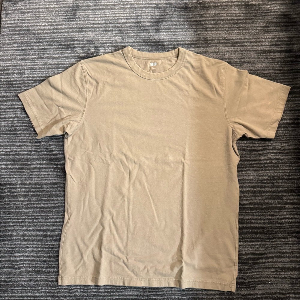 Uniqlo tan tshirt
